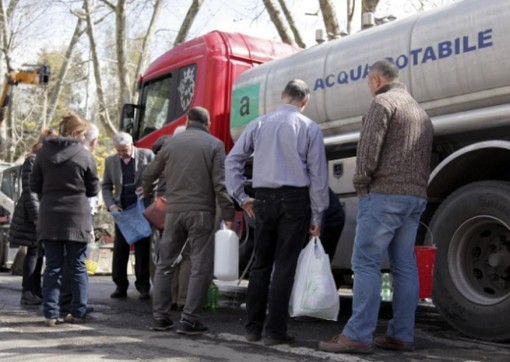 Castellaro: manca ancora l'acqua dai rubinetti, oggi dalle 12 alle 14 le autobotti per strada e Borgo Lampedusa