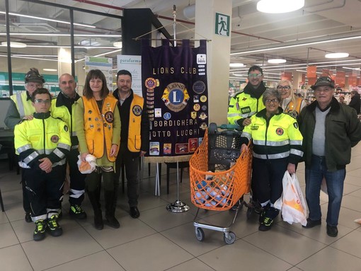 Lions club Bordighera Otto Luoghi, Protezione civile e alpini di Vallecrosia insieme per raccolta alimentare al Conad Lions club Bordighera Otto Luoghi, Protezione civile e alpini di Vallecrosia insieme per raccolta alimentare al Conad