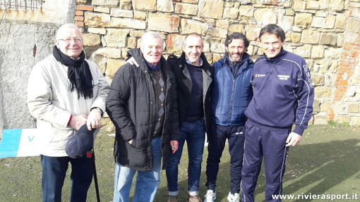 Nella foto l'ex difensore della Sanremese Roberto Bordin (terzo da sinistra) insieme allo staff della Virtus Sanremo: Angelo Moroni, Massimiliano Moroni e Luca Moroni