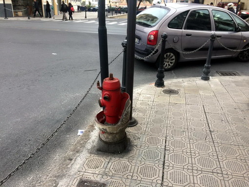 Sanremo: disposizioni anti terrorismo in attesa della prima serata del Festival, scoperchiati anche gli idranti Sanremo: disposizioni anti terrorismo in attesa della prima serata del Festival, scoperchiati anche gli idranti