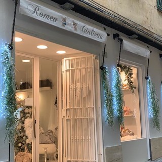 Sanremo: 'Romeo & Giulietta', nel centro della città ecco il negozio 'Fashion' per gli amici a 4 zampe Sanremo: 'Romeo & Giulietta', nel centro della città ecco il negozio 'Fashion' per gli amici a 4 zampe