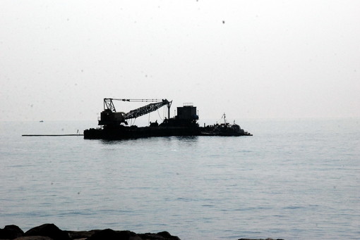 Sanremo: detriti del 'Manhattan' di fronte al litorale della città dei fiori, le lamentele di un lettore