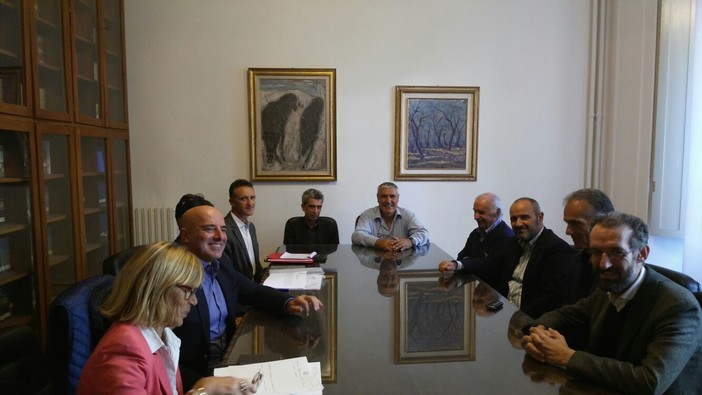 Stop ai treni per consentire l'attivazione del raddoppio San Lorenzo-Andora: iniziata la riunione in Prefettura