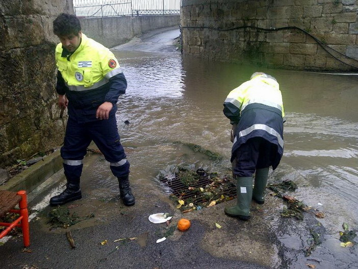 Sanremo: una delegazione dei Rangers d'Italia impegnata ieri nella pulizia del torrente Foce