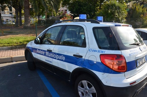 Sanremo: scontro tra un'auto ed uno scooter questa mattina in corso Matuzia, due feriti in ospedale