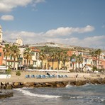 Riva Ligure si trasforma nel Far West: domani torna il Carnevale estivo tra carri, spettacoli e solidarietà
