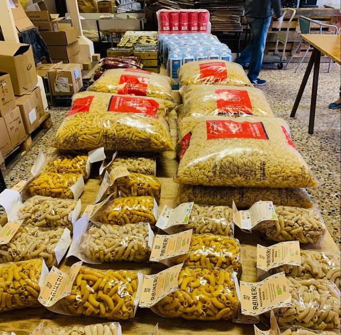 Imperia: la Caritas di Oneglia ringrazia 'On Centro' ed il comitato San Giovanni per la raccolta di alimentari Imperia: la Caritas di Oneglia ringrazia 'On Centro' ed il comitato San Giovanni per la raccolta di alimentari