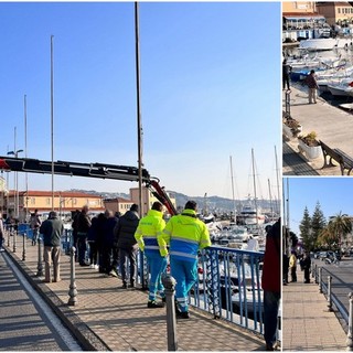 Sanremo, rimozione di una barca al porto vecchio: chiusa al traffico via Nazario Sauro (Foto) Sanremo, rimozione di una barca al porto vecchio: chiusa al traffico via Nazario Sauro (Foto)