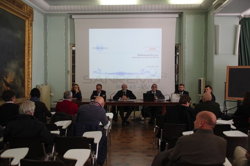 Le immagini dalla Sala degli Specchi di Palazzo Bellevue