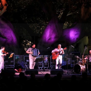 Bordighera: grande successo ieri sera all'Arena della Scibretta per l'ultima serata di 'Touscouleurs' (Foto e Video) Bordighera: grande successo ieri sera all'Arena della Scibretta per l'ultima serata di 'Touscouleurs' (Foto e Video)