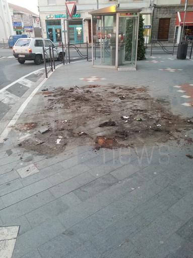 Sanremo: rimozione del chiosco in via della Repubblica, lettore segnala la mancata pulizia