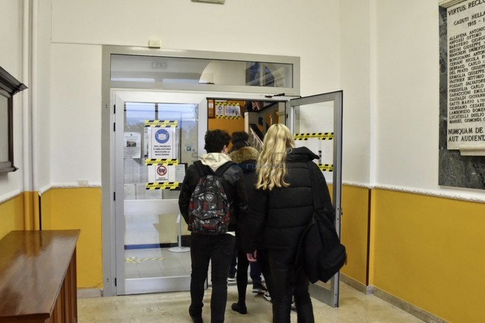 Ritorno a scuola, Cavo e Berrino: “Ripartenza ordinata, sistema scolastico e trasporti hanno funzionato” Ritorno a scuola, Cavo e Berrino: “Ripartenza ordinata, sistema scolastico e trasporti hanno funzionato”