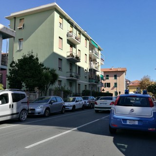 Ventimiglia: studente 14enne si getta dal secondo piano di un istituto professionale in via Roma Ventimiglia: studente 14enne si getta dal secondo piano di un istituto professionale in via Roma