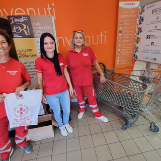 Sanremo: ottimo risultato per la raccolta alimentare della Croce Rossa al Conad Per Mare Sanremo: ottimo risultato per la raccolta alimentare della Croce Rossa al Conad Per Mare