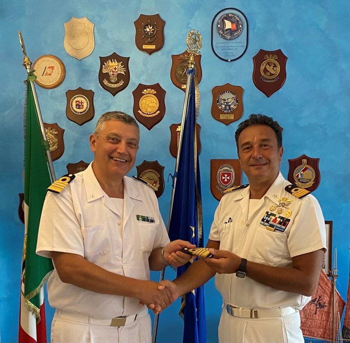 Sanremo: l'ex comandante della Capitaneria di Porto Roberto D'Arrigo promosso Capitano di Vascello Sanremo: l'ex comandante della Capitaneria di Porto Roberto D'Arrigo promosso Capitano di Vascello