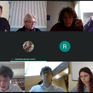 I ragazzi dell'istituto 'Ruffini' impegnati nella sfida di debate online in attesa delle 'olimpiadi'