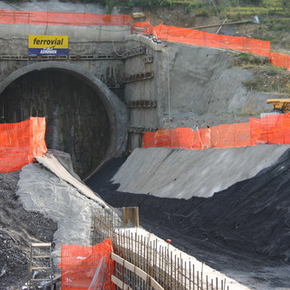 Da due mesi senza stipendio, bloccato il cantiere del raddoppio della ferrovia tratta Andora-San Lorenzo al Mare Da due mesi senza stipendio, bloccato il cantiere del raddoppio della ferrovia tratta Andora-San Lorenzo al Mare
