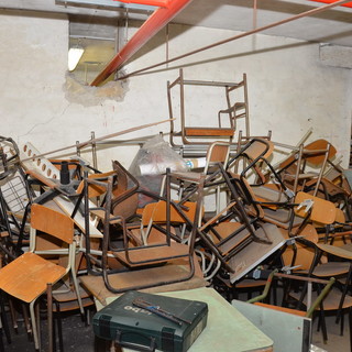 Sanremo: gli scantinati della scuola di via Volta ripuliti e recuperati, il materiale verrà differenziato e riciclato