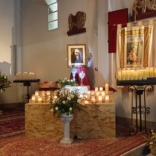 Bordighera, la parrocchia Madonna dei Fiori espone le reliquie di San Pio da Pietrelcina (Foto e video)