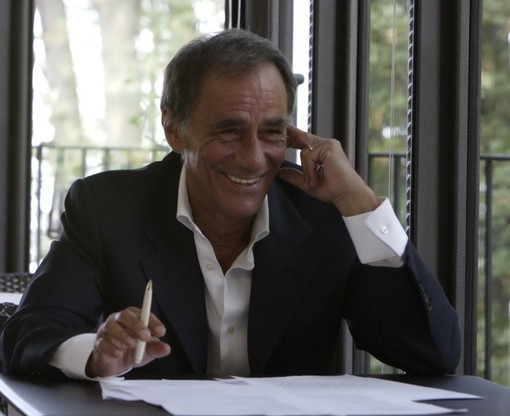 Festival di Sanremo 2011: Roberto Vecchioni parteciperà alla kermesse Festival di Sanremo 2011: Roberto Vecchioni parteciperà alla kermesse