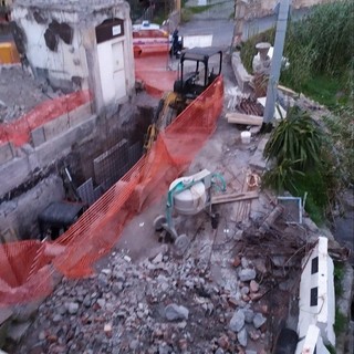 Bordighera: proteste per liquami e miasmi sul Rio Sasso, l'Amministrazione "Lavori necessari, qualche giorno e si torna alla normalità" (Foto e Video) Bordighera: proteste per liquami e miasmi sul Rio Sasso, l'Amministrazione "Lavori necessari, qualche giorno e si torna alla normalità" (Foto e Video)