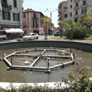 Emergenza verde pubblico: benvenuti a Ventimiglia "Comune sFiorito 2012", così muoiono le aiuole senz'acqua