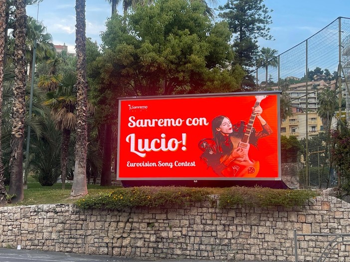Tutto pronto per l'inizio dell'Eurovision: Sanremo fa il bis, ma il suo futuro è appeso a un verdetto, intanto la città sostiene Lucio (Foto)