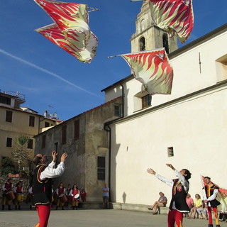 Cipressa: ieri manifestazione con gli sbandieratori di Ventimiglia, le foto di un nostro lettore Cipressa: ieri manifestazione con gli sbandieratori di Ventimiglia, le foto di un nostro lettore