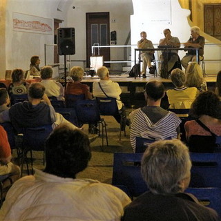 Riva Ligure: applausi ieri per Graziano Consiglieri e Antonello Ascheri che hanno aperto la rassegna letteraria 'Sale in Zucca' Riva Ligure: applausi ieri per Graziano Consiglieri e Antonello Ascheri che hanno aperto la rassegna letteraria 'Sale in Zucca'