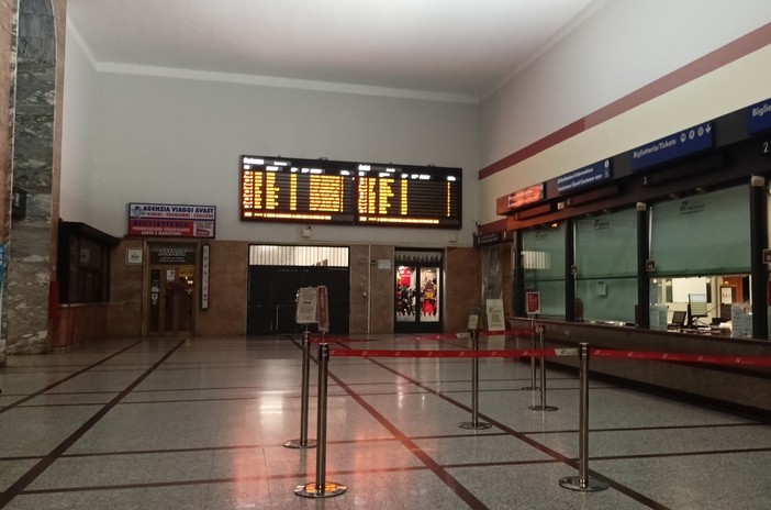 Ventimiglia, in stazione annunci vocali incomprensibili: storpiati i nomi delle fermate francesi (Video) Ventimiglia, in stazione annunci vocali incomprensibili: storpiati i nomi delle fermate francesi (Video)