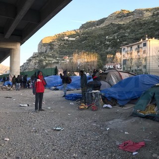 Ventimiglia: sgomberata questa mattina la tendopoli sul greto del Roya nella zona delle Gianchette Ventimiglia: sgomberata questa mattina la tendopoli sul greto del Roya nella zona delle Gianchette