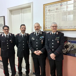 Imperia: tre carabinieri vanno in pensione, alla 'Somaschini' il saluto del Colonnello Morganti Imperia: tre carabinieri vanno in pensione, alla 'Somaschini' il saluto del Colonnello Morganti