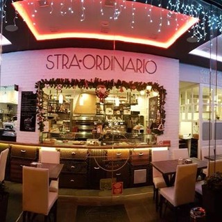 Percorso Stra-Ordinario venerdì tra bollicine, aperitivi vari e drink straordinari, tutti accompagnati da proposte da leccarsi i baffi! Percorso Stra-Ordinario venerdì tra bollicine, aperitivi vari e drink straordinari, tutti accompagnati da proposte da leccarsi i baffi!