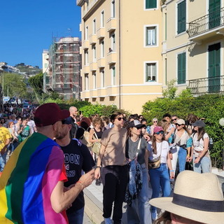 Sanremo Pride 2026, ufficializzata la data: l’11 aprile la prima parata d’Italia torna nella città del Festival Sanremo Pride 2026, ufficializzata la data: l’11 aprile la prima parata d’Italia torna nella città del Festival