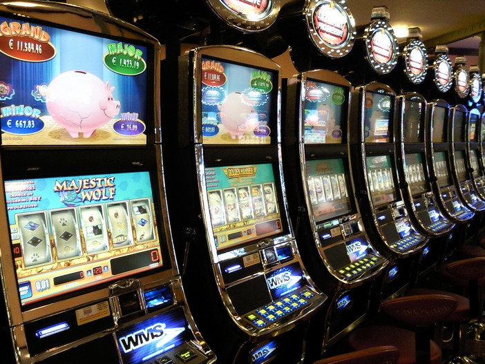 Sanremo: al Casinò la dea bendata bacia i 50enni, sei jackpot da complessivi 94.000 euro. Resiste il 'Super Jackpot' da 677.000