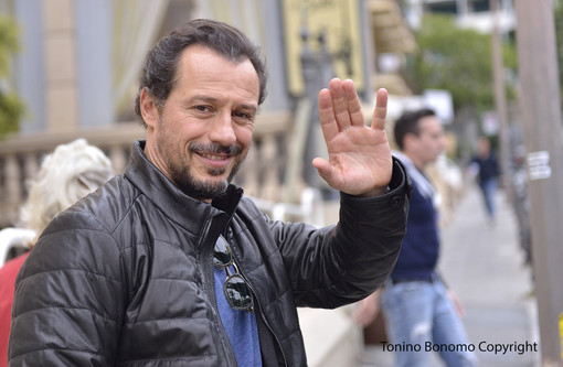 Sanremo: nelle foto di Tonino Bonomo il cast di 'Fortunata' all'uscita dal 'Buena Vista' dopo le riprese al Casinò Sanremo: nelle foto di Tonino Bonomo il cast di 'Fortunata' all'uscita dal 'Buena Vista' dopo le riprese al Casinò