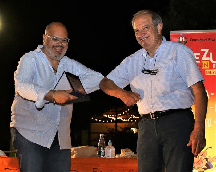 Riva Ligure: apertura con successo per la sesta edizione della rassegna letteraria “Sale in Zucca”. Grandi applausi per il libro Zukki di Fata Zucchina.