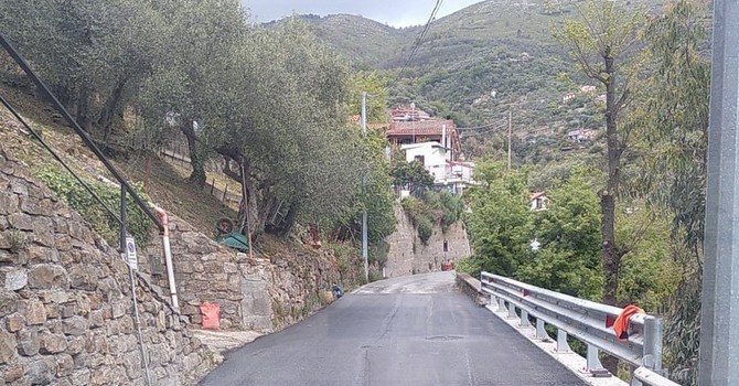 Sanremo: terminati i lavori della strada per Verezzo, da ieri completamente riaperta (Foto)
