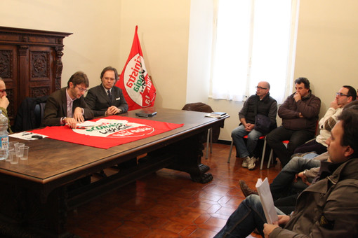 Sanremo: l'On.Stefano Quaranta (SEL) incontra sindacati RT, "Il trasporto locale è un diritto paragonabile ad istruzione e sanità" Sanremo: l'On.Stefano Quaranta (SEL) incontra sindacati RT, "Il trasporto locale è un diritto paragonabile ad istruzione e sanità"