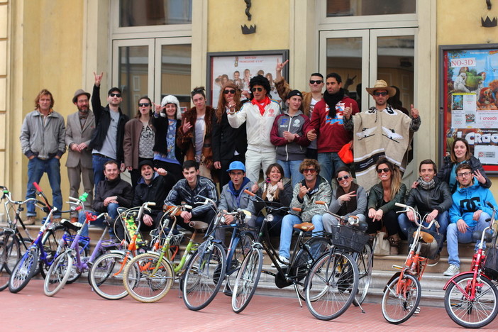 Ventimiglia: domenica 19 maggio sfilata goliardica lungo le vie cittadine in sella alla propria bicicletta Ventimiglia: domenica 19 maggio sfilata goliardica lungo le vie cittadine in sella alla propria bicicletta