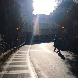 Il semaforo fuori uso tra via Galilei e via De Amicis Il semaforo fuori uso tra via Galilei e via De Amicis