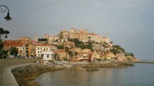 San Lorenzo al Mare: continua stasera il ciclo di incontri 'Due parole in riva al mare'