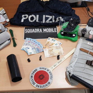 Sanremo: spacciatore di cocaina 83enne arrestato dalla Polizia mentre cedeva la 'coca' a pregiudicato 70enne