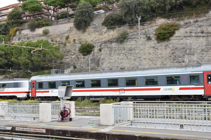 Liguria, estate sui binari: otto treni in più nei weekend e nuove fermate tra Ponente e Levante Liguria, estate sui binari: otto treni in più nei weekend e nuove fermate tra Ponente e Levante