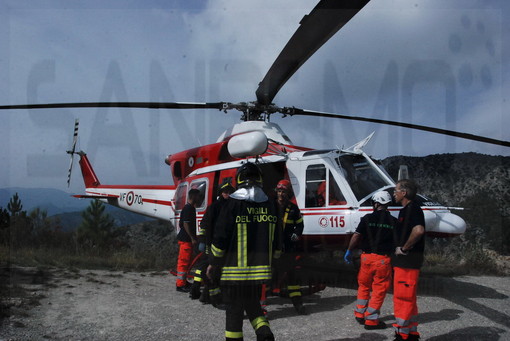 Bordighera: 53enne cade da un albero da circa 6 metri, mobilitazione di soccorsi anche con l'elicottero Bordighera: 53enne cade da un albero da circa 6 metri, mobilitazione di soccorsi anche con l'elicottero