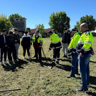 Visita della classe 3B e 3A ITAI dell'Istituto Colombo alla Protezione Civile di Arma di Taggia Visita della classe 3B e 3A ITAI dell'Istituto Colombo alla Protezione Civile di Arma di Taggia