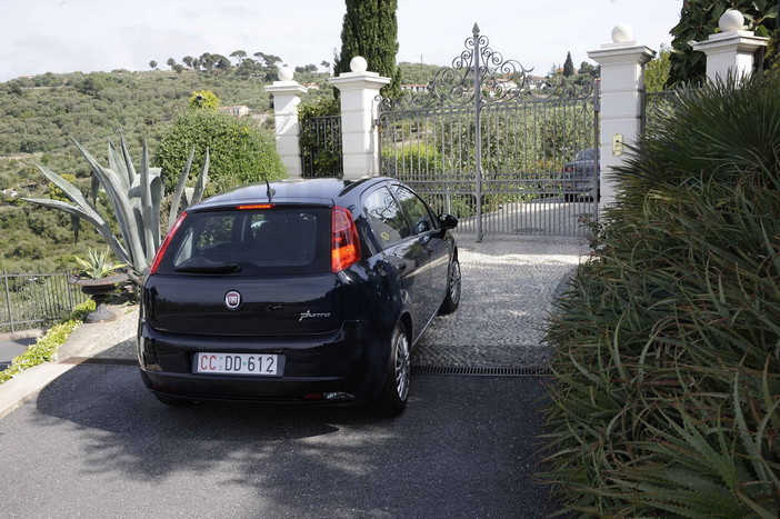 Imperia: sequestrati a 'Villa Ninina' computer fissi, portatili, tablet e smartphone Imperia: sequestrati a 'Villa Ninina' computer fissi, portatili, tablet e smartphone