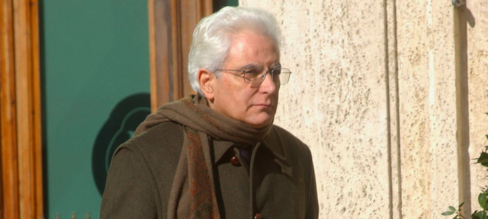 Ha 74 anni, è di Palermo e si chiama Sergio Mattarella il dodicesimo Presidente della Repubblica Italiana Ha 74 anni, è di Palermo e si chiama Sergio Mattarella il dodicesimo Presidente della Repubblica Italiana