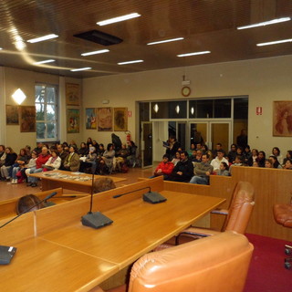 Grande successo per l’incontro sull’uso sicuro di Internet presso la Sala Consiliare del Comune di Ventimiglia