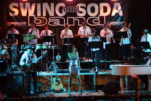 Vallecrosia, concerto di Swing and Soda Band in piazza Erio Tripodi (Foto) Vallecrosia, concerto di Swing and Soda Band in piazza Erio Tripodi (Foto)